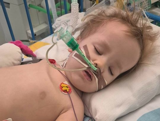 Z dnia na dzień przestała chodzić. Kornelia jest już po siedmiu operacjach... ZBIÓRKA