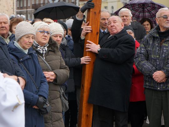 Z krzyżem w obronie życia dzieci nienarodzonych ZDJĘCIA