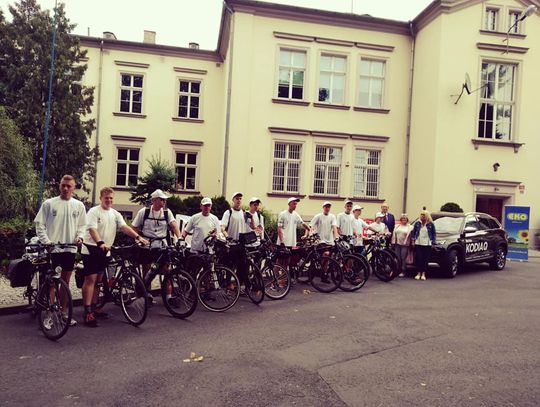 Z miasta szkoły do miasta urodzenia. Rowerowa wyprawa uczniów "Kopca" do Torunia
