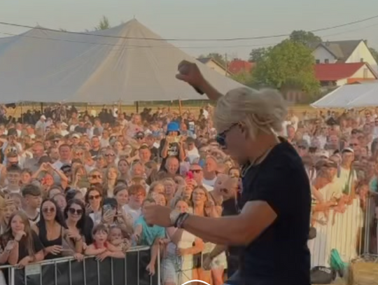 Z playbacku o miłosnych podbojach... Oburzenie na dożynkach WIDEO