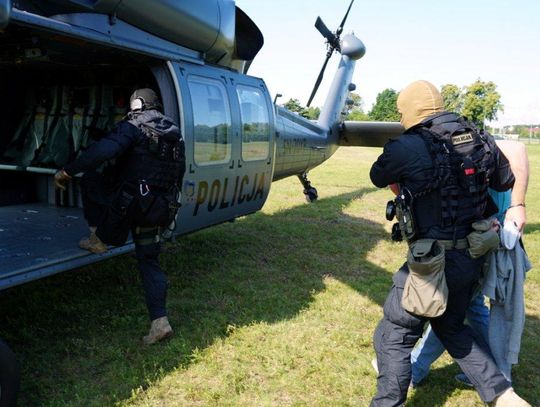 Zatrzymano włamywaczy do bankomatów. Czy to oni wysadzili bankomat na Dobrzecu? ZDJĘCIA