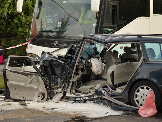 Zderzenie autobusu z samochodem osobowym ZDJĘCIA