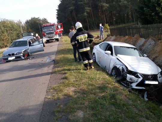 Zderzenie BMW i Lexusa w Brzezinach ZDJĘCIA