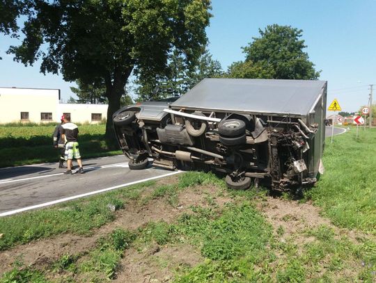 Zderzenie BMW z dostawczakiem ZDJĘCIA