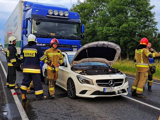 Zderzenie ciężarówki i osobówki na trasie Kalisz-Ostrów. Jedna osoba w szpitalu