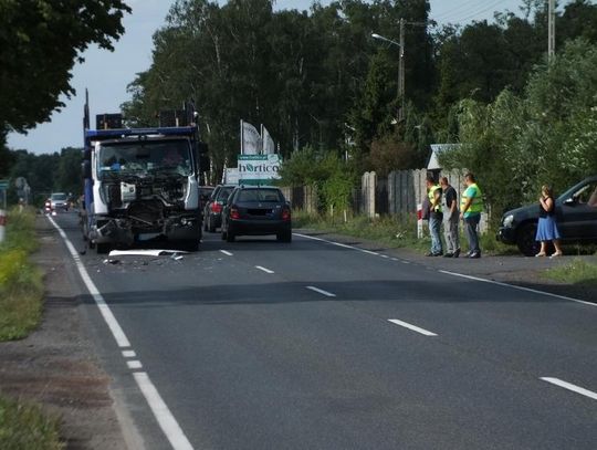 Zderzenie ciężarówki  z autobusem ZDJĘCIA