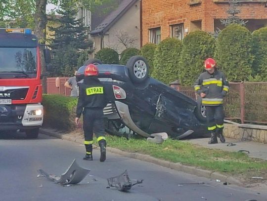 Zderzenie dwóch samochodów. Ranne dzieci ZDJĘCIA