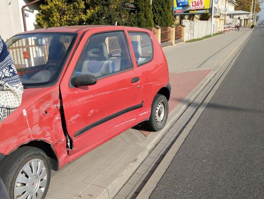 Zderzenie fiata i ciężarówki na ul. Wrocławskiej ZDJĘCIA