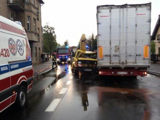 Zderzenie mercedesa z ciężarową scanią