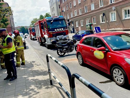 Zderzenie motocykla z ,,elką''. Auto chciało przepuścić pieszą