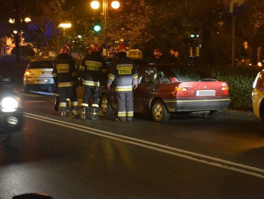 Zderzenie na al. Wolności. Kierowca kompletnie pijany ZDJĘCIA