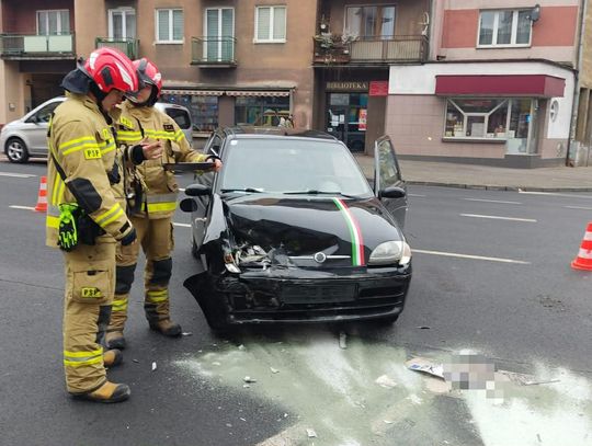 Zderzenie na Górnośląskiej. Dwie osoby zabrane do szpitala Zderzenie na Górnośląskiej. Dwie osoby zabrane do szpitala