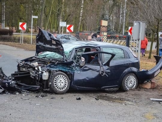 Zderzenie na krajowej „12”. Ranne dziecko, w akcji śmigłowiec LPR ZDJĘCIA