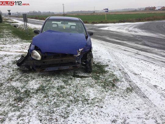 Zderzenie na łuku drogi ZDJĘCIA