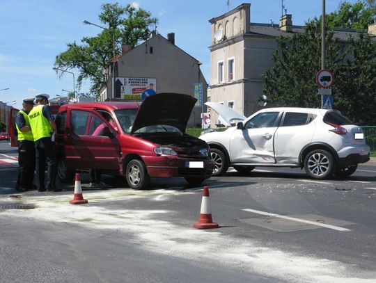 Zderzenie na Nowym Świecie. Jedna osoba poszkodowana ZDJĘCIA