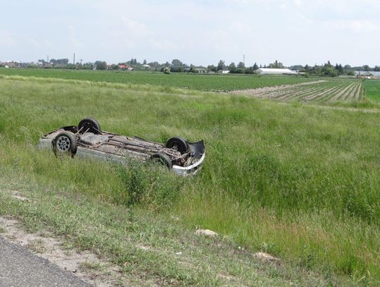 Zderzenie na obwodnicy Nowych Skalmierzyc. Jedno z aut dachowało ZDJĘCIA