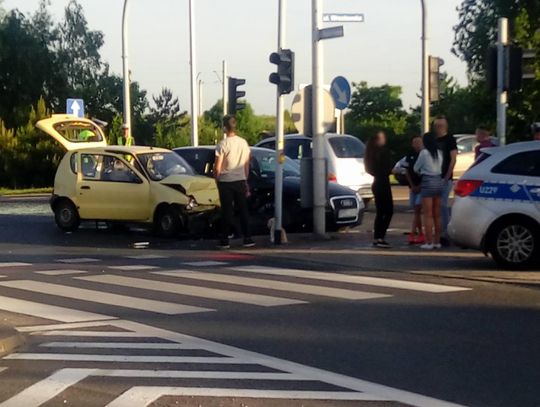 Zderzenie na Wrocławskiej. Poszkodowane trzy osoby, w tym niemowlę ZDJĘCIA