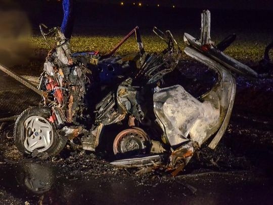 Zderzenie osobówki z TIR-em. Kierowca zginął w płomieniach ZDJĘCIA