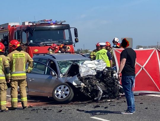 Zderzenie osobówki z cysterną na trasie Kalisz-Ostrów ZDJĘCIA