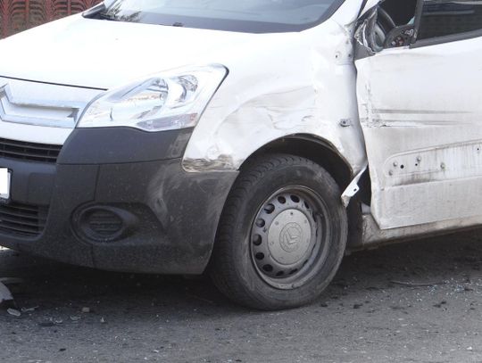 Zderzenie peugeota z citroenem ZDJĘCIA