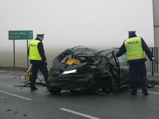 Zderzenie peugeota z tirem. Zginęła jedna osoba ZDJĘCIA