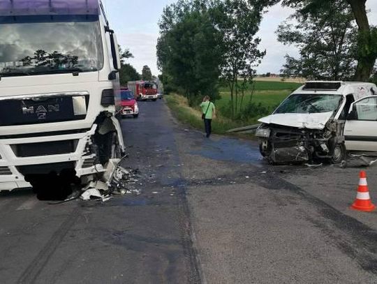 Zderzenie tira z citroenem ZDJĘCIA