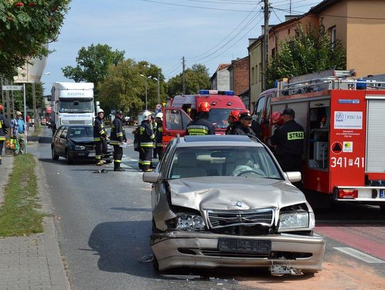 Zderzenie volkswagena z mercedesem ZDJĘCIA