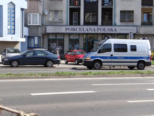 Zderzenie volvo i audi. Kierowca wjechał na czerwonym świetle ZDJĘCIA