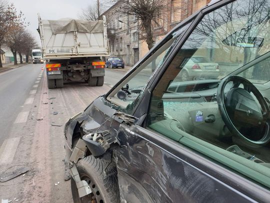 Zderzenie z ciężarówką w centrum Opatówka ZDJĘCIA