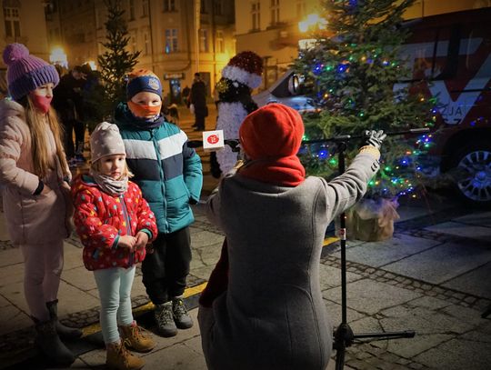 Zdrowia, optymizmu i nadziei na w końcu lepsze czasy – życzenia kaliszan przed kamerami ZDJĘCIA