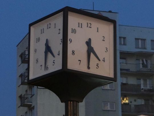 Zegar wrócił na Serbinowską. Będzie takich więcej