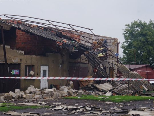 Zerwane dachy, wybite okna! Wichura z ulewą narobiły SZKÓD