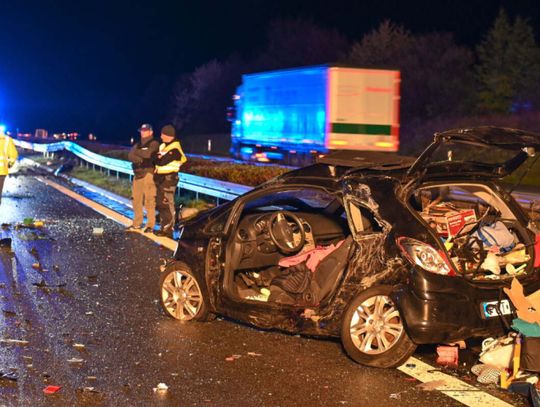 Zginęli na niemieckiej autostradzie. Kierowca busa nie widział opla?