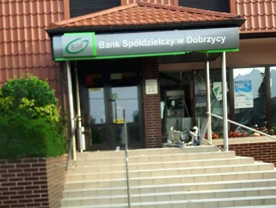 Złodzieje wysadzili bankomat w Dobrzycy. Ukradli kasetki z gotówką