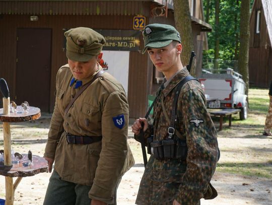 Zlot Miłośników Historii i Eksploracji w Gołuchowie ZDJĘCIA