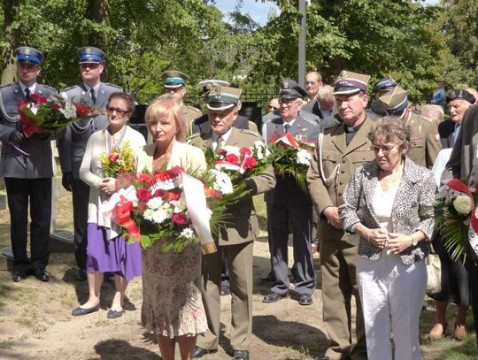 Złożyli hołd obrońcom ojczyzny ZDJĘCIA