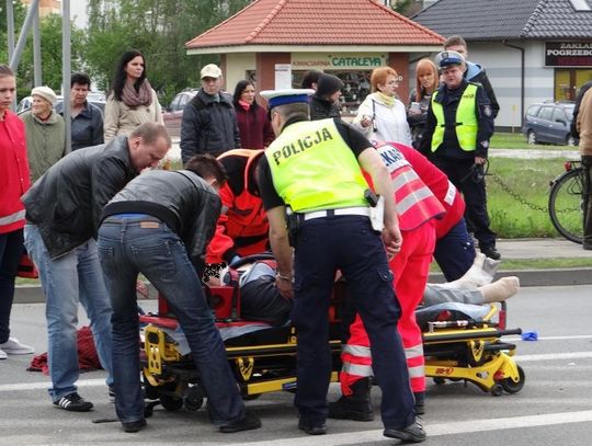 Zmarł pieszy potrącony wczoraj na pasach ZDJĘCIA