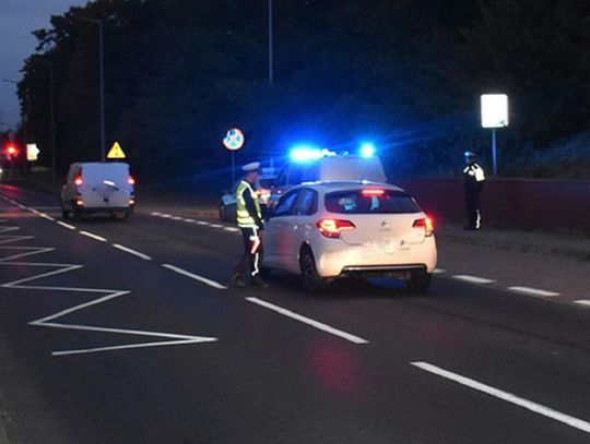 Zmasowane kontrole policji. „Zatrzymują wszystkich”