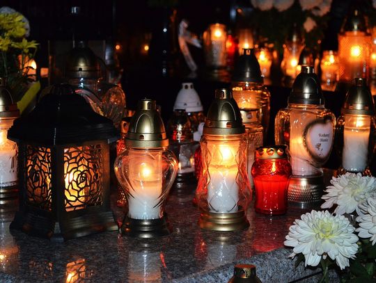 Znicze sezonowe - piękny sposób na upamiętnienie najbliższych