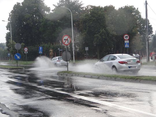 Znowu deszcz i silny wiatr. Ostrzeżenie pogodowe obowiązuje ZDJĘCIA