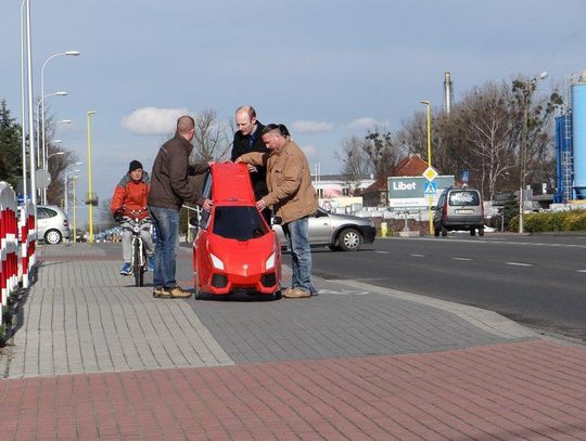 Zobacz AVENTYbike w akcji. Tak pojazd przyszłości jeździ po Kaliszu WIDEO