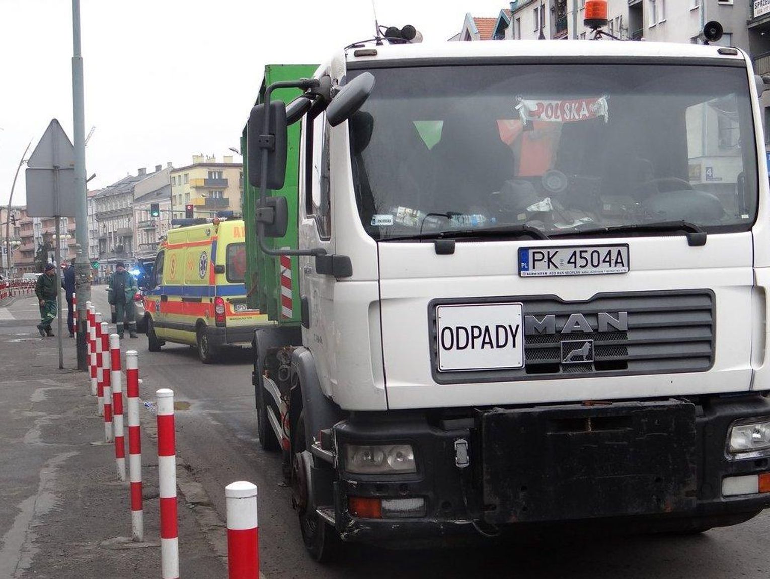 Cudem Uniknął śmierci Pod Kołami śmieciarki ZdjĘcia 0070