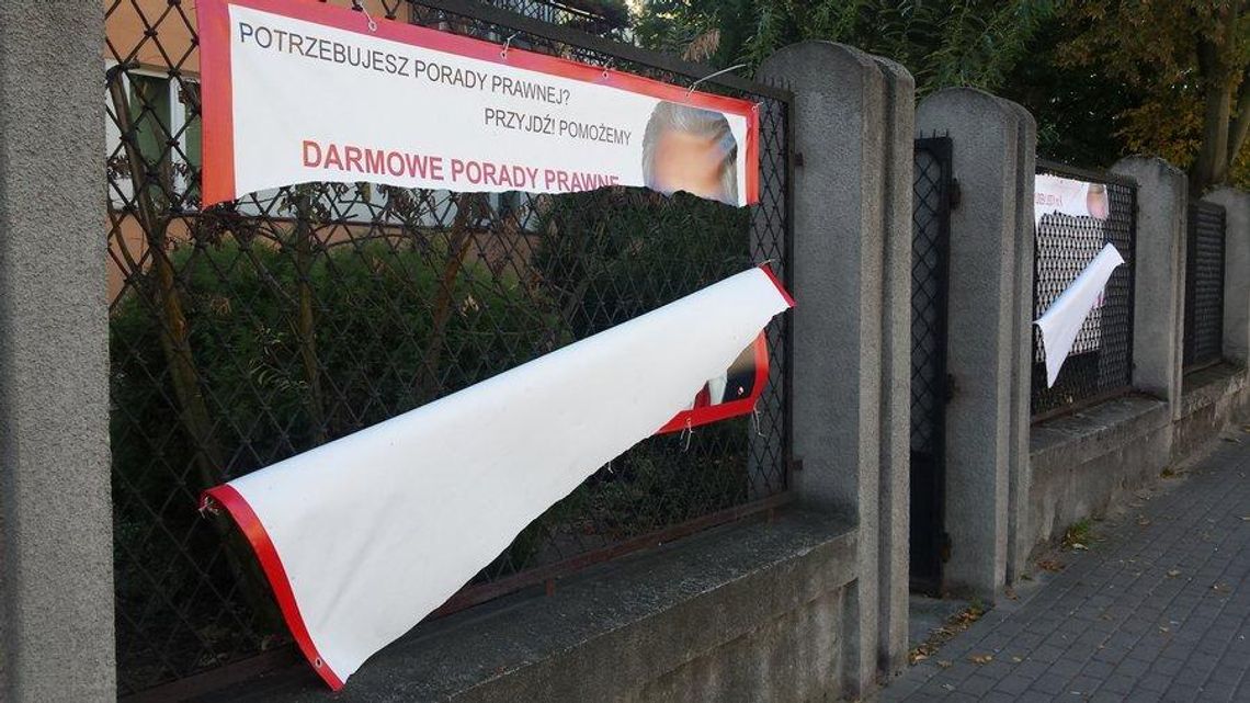 1000 zł mandatu za zniszczenie plakatu