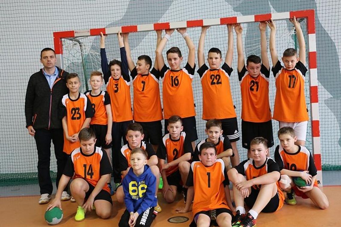 „18” i „17” najlepsze w szczypiorniaka FOTO