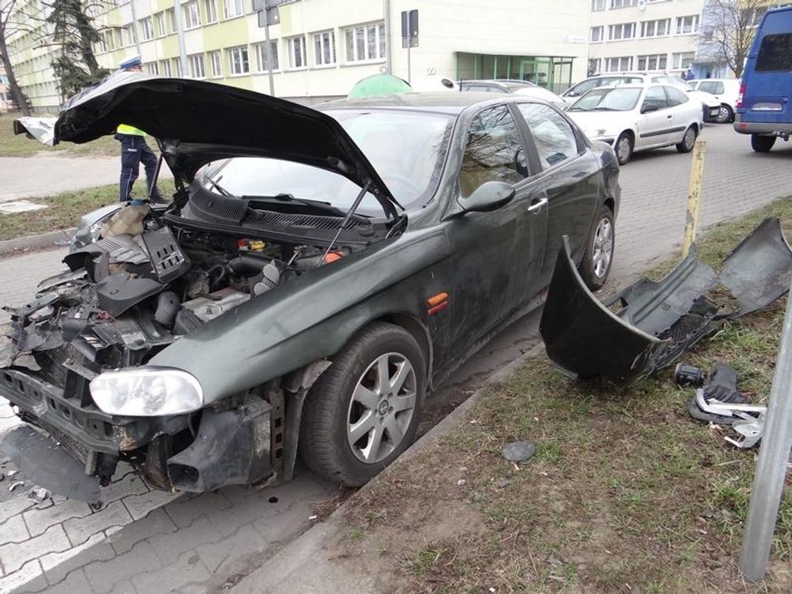 19 – latek wbił się w śmieciarkę ZDJĘCIA