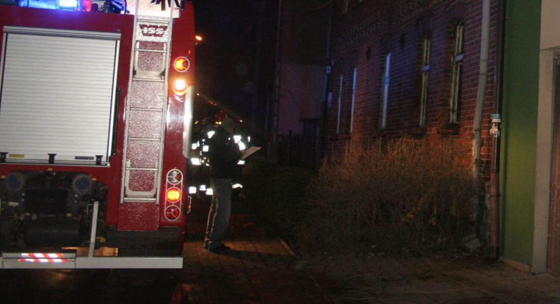 19-latek wszedł do płonącego domu. Z narażeniem życia uratował seniora!