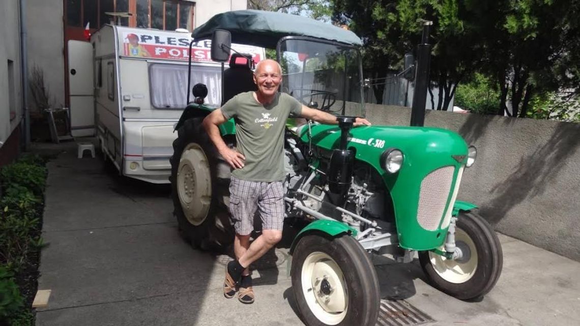 2 miesiące i 3000 kilometrów podróży wiekowym traktorem ZDJĘCIA