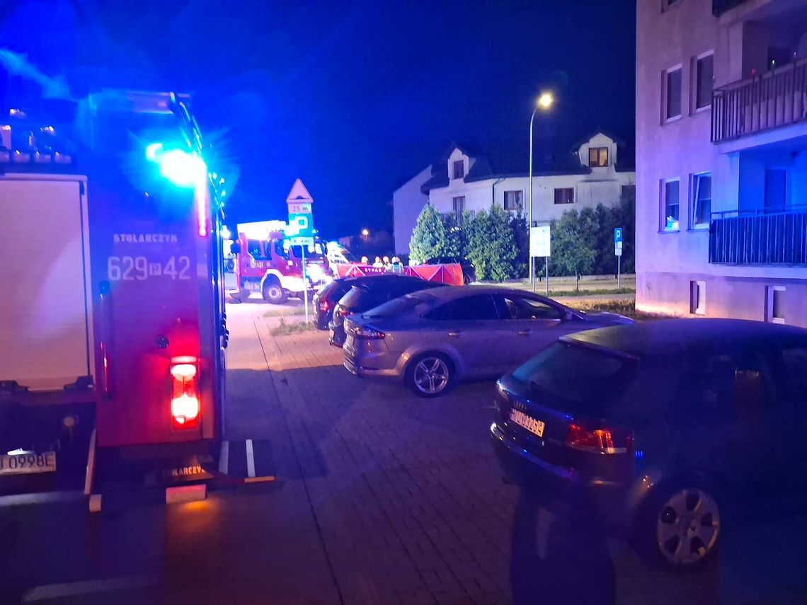 BMW przejechało młodą dziewczynę. Chwilę wcześniej podbiegł do niej mężczyzna z nożem 𝐍𝐎𝐖𝐄 𝐅𝐀𝐊𝐓𝐘