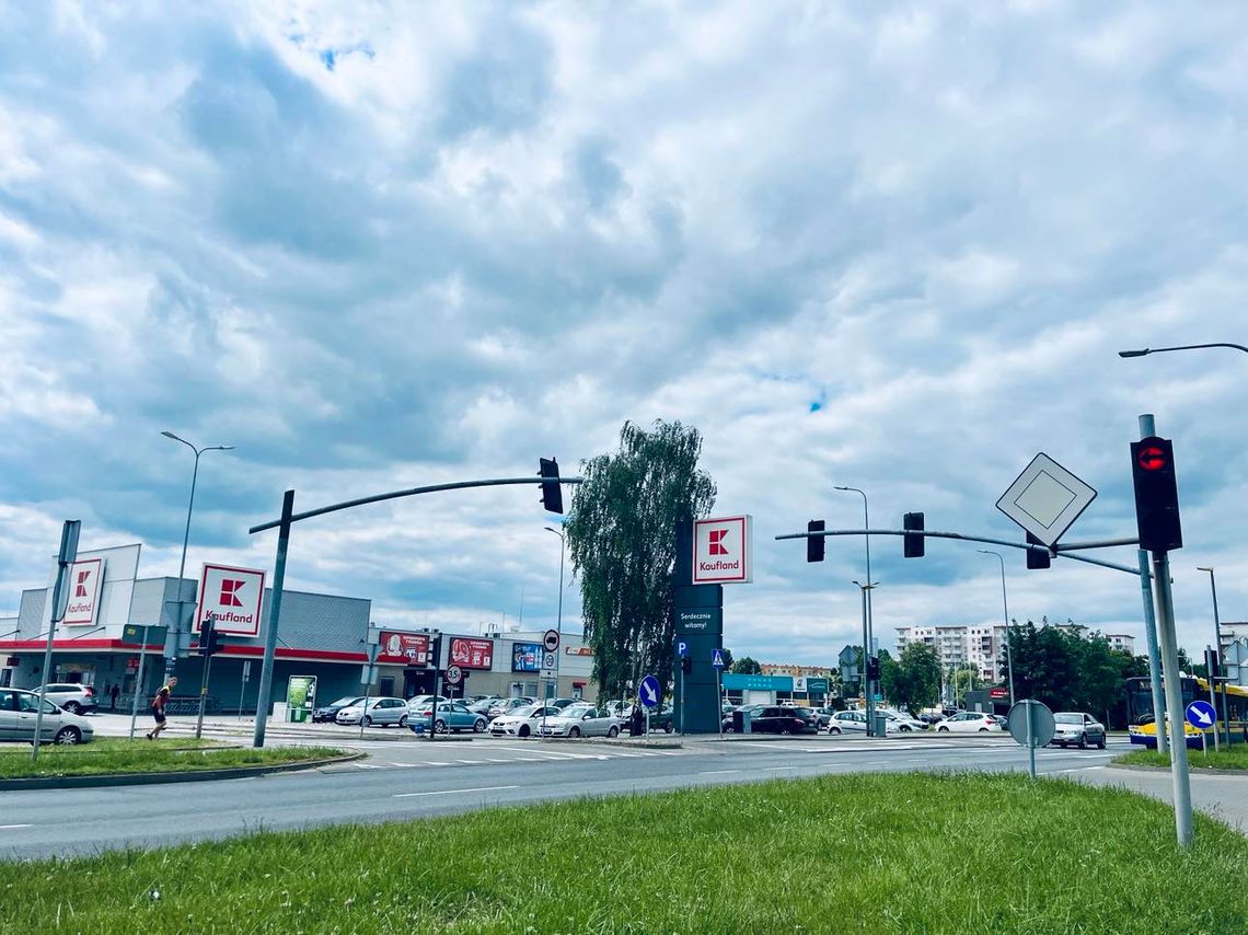 Kierowcy ignorują przepisy na tym parkingu. Kaliszanka alarmuje