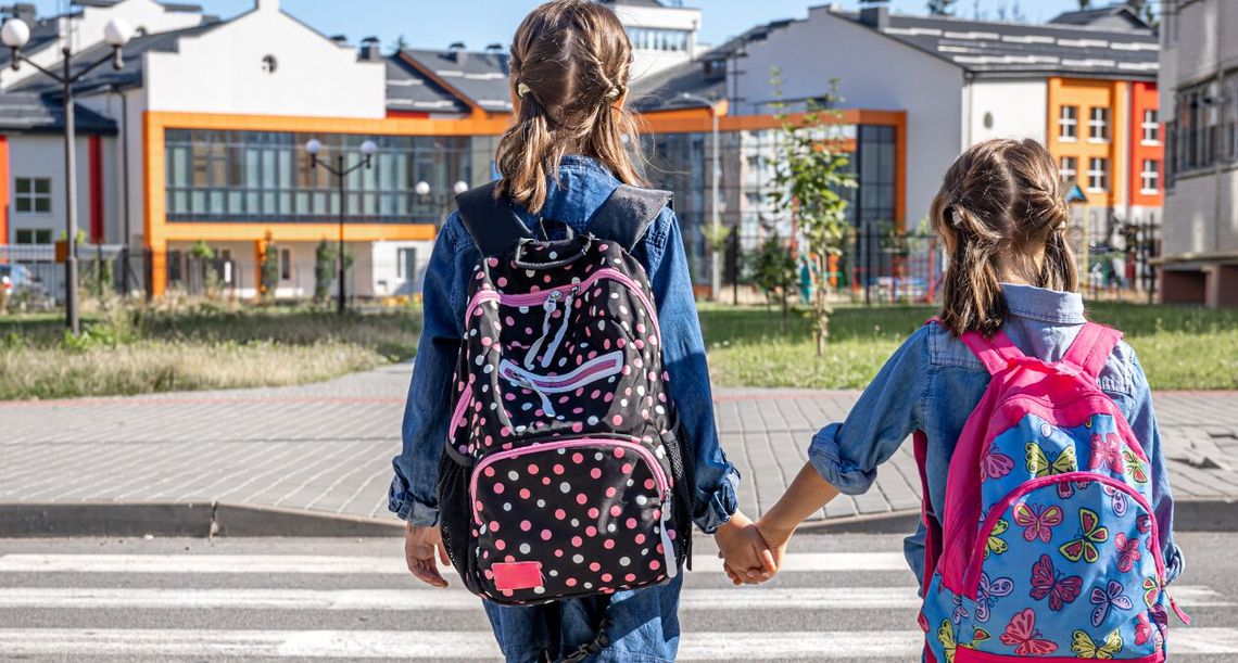 300 zł od państwa nie wystarczy na szkolne zakupy? Rodzice wydadzą znacznie więcej 300 zł od państwa nie wystarczy na szkolne zakupy? Rodzice wydadzą znacznie więcej